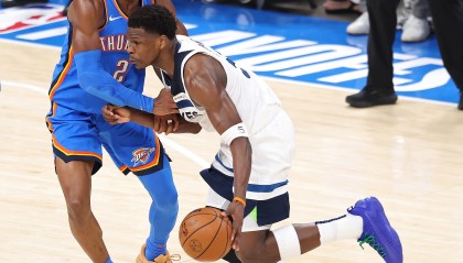 金沙官方网站-比尔·西蒙斯：爱德华兹是现役前5 他觉得自己比亚历山大更强