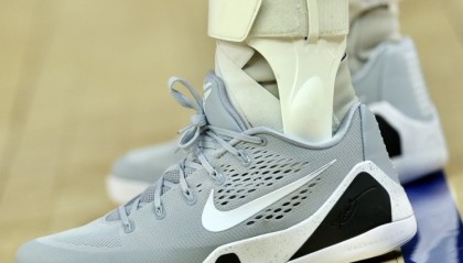 “凡事我都能做”！库里今日上脚科比 9战靴 灰白黑配色简洁低调