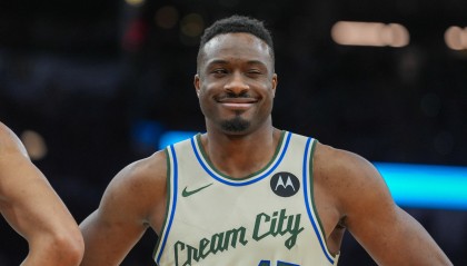 澳门金沙娱乐-咋投的？部分拿到球员投票的球员：字母哥哥6票 尼昂10票 布朗尼2